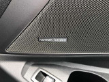 ハーマンカードンのカースピーカーは良質な音を届けると同時に、その先にある車内空間における上質な&ldquo;音楽体験&rdquo;も提供している。