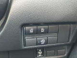 オートスライドドアは、運転席前にあるスイッチの操作でもオート開閉ができ、とても便利です。