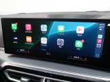 【アップルカープレイ】iPhoneがBMW車両とワイヤレスで接続されます。Apple CarPlayでは、オーディオストリーミングやメッセージングアプリがディスプレイに表示されます。