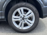 17インチ純正アルミホイール装備 全車両に標準装備の純正アルミホイールは、純正ならではのバランスの良いデザインと、走行安定性をお楽しみ頂けます。