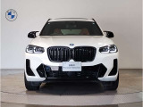 【キドニーグリル】BMWは約90年もの間、ほぼ全ての車両にひと目でBMWだと分かるこの特徴的なフロントグリルが備えられ、デザイン・アイコンとして親しまれてきました。