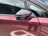 対向車から見やすいウィンカー付きドアミラー。