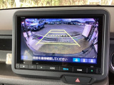 バックも安心のバックカメラ付いています。バックカメラがあると、いつでも安全にバックできますね。死角も減ります。