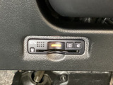 ハンドルの左下にETCがついています。高速道路の料金所の通過も楽々です。 カードの取り出しもしやすい場所についています。