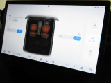 運転席・助手席にはシートヒーター機能が内蔵されています。暖房が効いてくる前に暖かくなる嬉しい装備です。