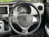 インテリアに合わせたデザインのステアリングは、運転される方のことも考え、運転しやすい形状、大きさです。是非一度、実際に触ってお確かめください。