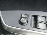 駐車時や狭い道でのすれ違い時に気を使うミラー。電動格納式ドアミラーはそんな時に便利です。