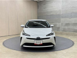 お車購入のポイントとなるフロントマスクです!シャープな目つきが印象的なデザインのヘッドランプです。