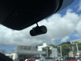 【日産純正 車内撮影用カメラ付きドライブレコーダー装着車】 映像/音声の記録はもちろん、映像再生時に走行軌跡や車速のわかるGPS搭載。事故時の客観的な検証に役立ちます