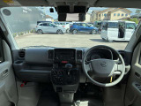 インパネ全体の写真で見た目もわかりやすく、使いやすいお車です。