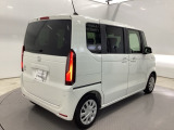 とても便利な【両側電動スライドドア】ドアハンドを少し引くだけでリアドアが自動開閉します。