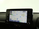 【ディスプレイオーディオ】・・・大型ディスプレイに各種オーディオ機能(AM/FMチューナー、Bluetooth対応)とスマートフォン連携機能を搭載。