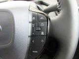 【レーダークルーズコントロール】はミリ波レーダーセンサーからの情報により先行車を認識。アクセルに足をかけることなく、設定した車間距離を保ちながら追従走行してくれます