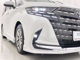 フォグランプ装着車です。暗い夜道の車両前方を明るく照らします