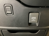 アクセサリーソケットはUSBのアダプターなどをつければ、スマホの充電にも使えます。周辺には物が置けるボックスがついています。