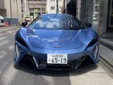 フロントマスクは静観な表情と好評をいただいております。