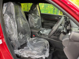 運転席シート廻りは使用感も少なく、良好な状態となっています。前オーナー様が丁寧に使っていたことがよくわかりますね。