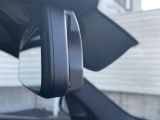 【ルームミラー一体型ETC】BMWといえばルームミラー一体型のETC。ドライバーから差し込めるかたちになっておりますので、差し忘れの際も慌てずにご利用いただけます。