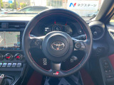【純正革巻きステアリング】上質な革を使用することで、手にしっかり馴染みとても運転しやすいハンドルです♪