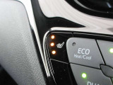 【シートヒーター】は運転席&助手席に。スイッチONですぐに暖まり、冬の寒い日はこの装備なしの車は考えられなくなってしまう装備の一つです♪