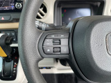 【ステリモ】ステアリングリモコンスイッチにてオーディオ操作可能となっており、運転にも集中できます。少しでも視線移動を減らし事故に遭う確率を下げます。