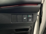 【パーキングセンサー】駐車や出庫時にクルマの前後の障害を検知し、音とディスプレイでお知らせします。VSA搭載。横滑りを抑えて、安全な走行を確保します。