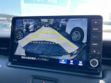 【バックカメラ】運転が苦手な方も車庫入れラクラク。ギアをリバースに入れれば自動的に切り換わりますので、面倒な操作は不要です。狭い駐車場も大切なお車を傷つけず安心です。