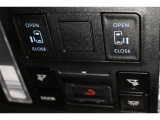 両側パワースライドドア付で狭いスペースでの乗降りもラクラクです。ヘルプネットボタン(緊急通報システム)装備!ドライバーの異常時対応通報とボタン操作による手動通報ができます。