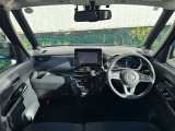 視界広々で運転しやすいインパネ