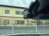 ドライブレコーダー搭載。事故やあおり運転などいざという時に役立ちます。