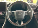 【純正革巻きステアリング】上質な革を使用することで、手にしっかり馴染みとても運転しやすいハンドルです♪