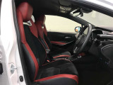 高いホールド性で運転姿勢が安定します。長距離ドライブでも疲れにくいのが魅力です。快適なドライビングライフをお送りください♪