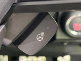 【ステアリングヒーター】冬場に冷たくなりやすい革巻きステアリングを、スイッチ一つで素早く適温に!エアコンよりも早く温まってくれるので、寒い日の運転も快適になりますね♪