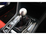 6速MTのお車です♪直感的な操作を楽しむことができます!