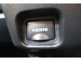 音声と映像が1本のケーブルで伝送できる便利なHDMIを装備しています。iPhoneやスマートフォンの画面と全く同じ画面がカーナビの画面に表示されるので、地図アプリや動画などのミラーリングが可能です。