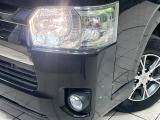 【LEDヘッドライト】悪天候や夜間走行時も良好な視界を確保し安心して運転できる高輝度LEDヘッドライトを装備!点灯速度が早く、消費電力も抑えられています。