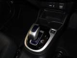 フロアATです! 操作がしやすく運転も楽ですね!