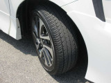 お車のお洒落も足元から!アルミホイール装備でバッチリ!