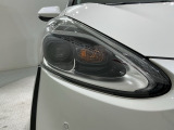 LEDヘッドライトは、点灯の瞬間から最大光量を発揮し、突然暗くなるトンネルなどでの安定感を高めます。