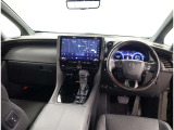オシャレなインテリアで運転する気分も盛り上がりますよね^^