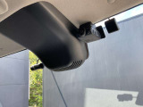 【日産オリジナルドライブレコーダー(フロント+室内)】車室内カメラで車内および車側面を撮影。走行中の幅寄せ対策や後方撮影にも対応しております。