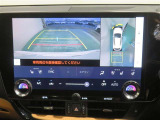 パノラミックビューモニター搭載。カメラで車両周囲の状況を映し出すため、狭い場所での駐車などに役立ちます。