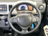 インテリアに合わせたデザインのステアリングは、運転される方のことも考え、運転しやすい形状、大きさです。是非一度、実際に触ってお確かめください。