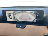 狭い場所での駐車やすれ違いなどでより的確な運転操作に役立つ360&deg;ビューモニターが装備されています。