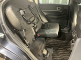 後席をはね上げれば、「もうひとつの荷室」が生まれます。