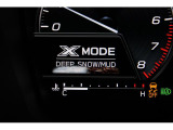 X-MODEは路面に応じてモードを選択するだけで4輪の駆動力やブレーキなどを最適にコントロール。悪路からのスムーズな脱出をサポートします。
