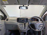 見通しのよいすっきりとした視界で、誰でも運転しやすいです。運転のしやすさは疲れにくさにも繋がりますよ♪