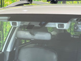 【アイサイトVer2】前方の車両等を検知し、衝突しそうな時は警報で注意を促し、ブレーキを踏む力をサポート。ブレーキを踏めなかった場合は衝突被害軽減ブレーキが作動、衝突回避をサポートします。