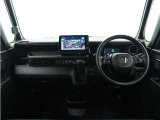 ◆インテリアパネル◆視界広々で非常に運転しやすくロングドライブでも疲れを感じさせないすっきりとまとまったインパネ周りです。