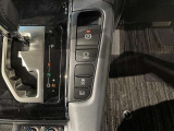 【電動パーキング】ボタンひとつでパーキングON。女性の方や運転に慣れていない方にも安心.